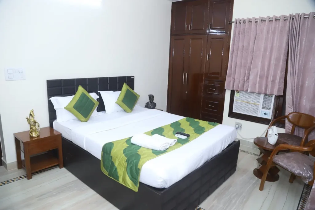 serviced apartments in Sarita Vihar