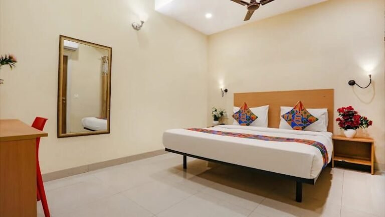 Want to stay a night at best Hotel in Tughlakabad