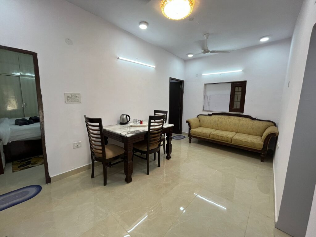 service apartment in Saket l block