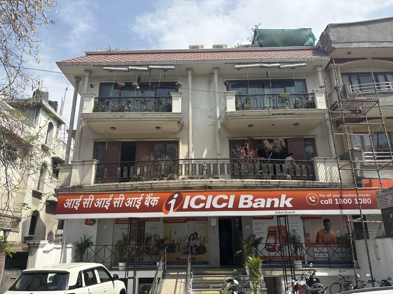 service apartment near saket metro station