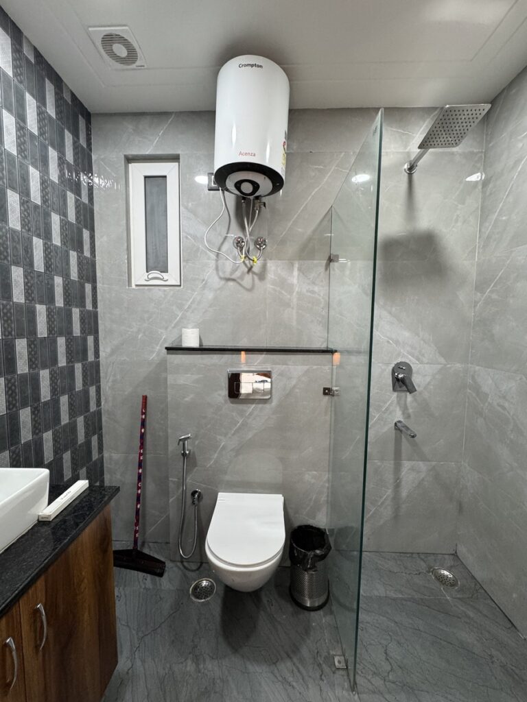 Service Apartment in Saket New Washroom