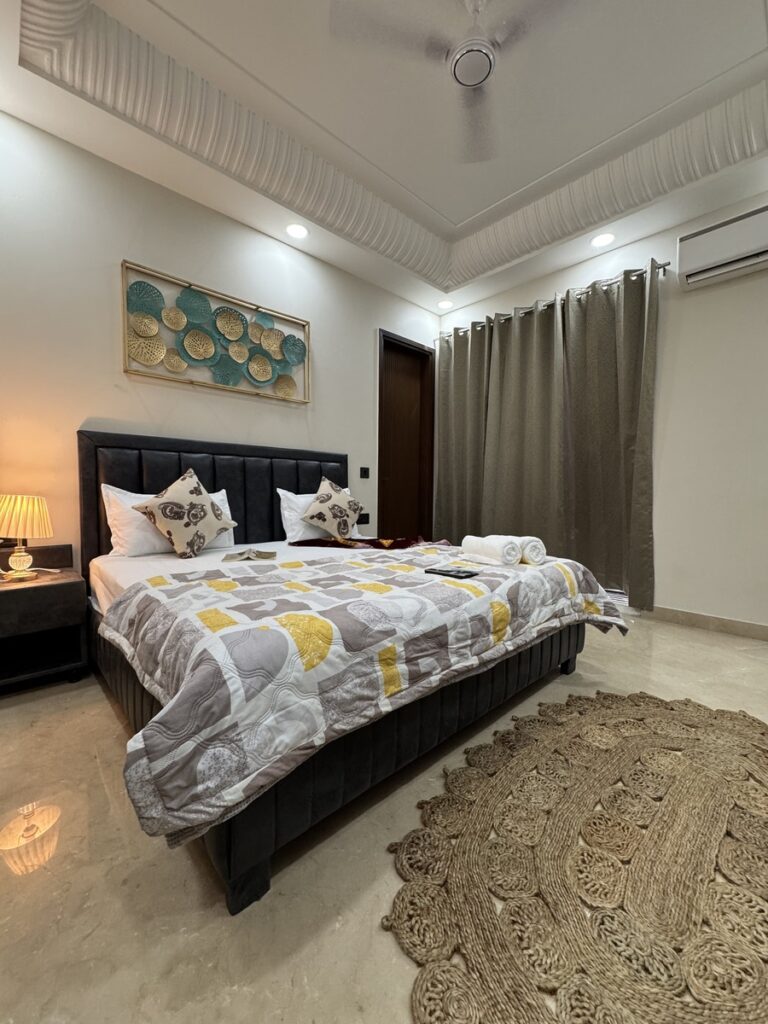 Service Apartment in Saket Room 2