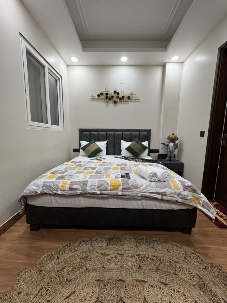Service Apartment in Saket Room