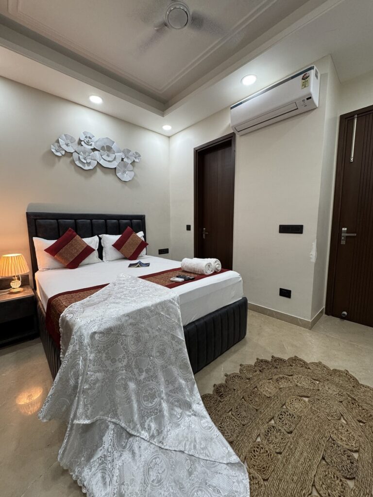 Service Apartment near Saket Delhi