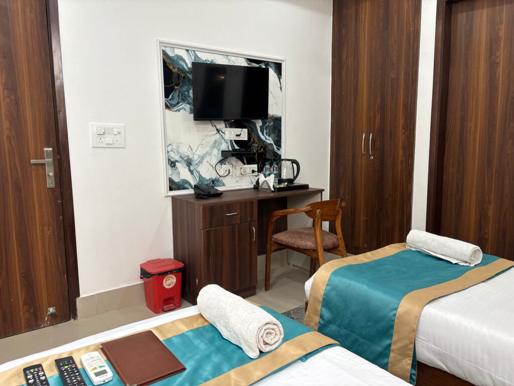 Dual Bed Hotel in Noida Sector 135