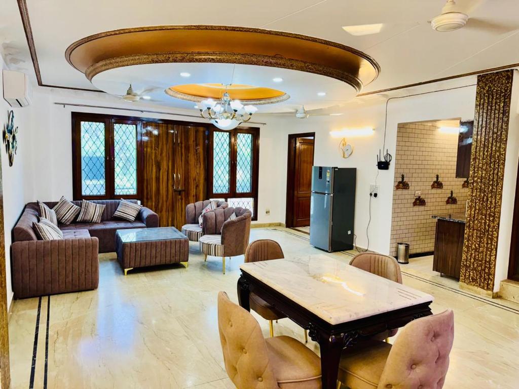 Service Apartment in Saket for Rent