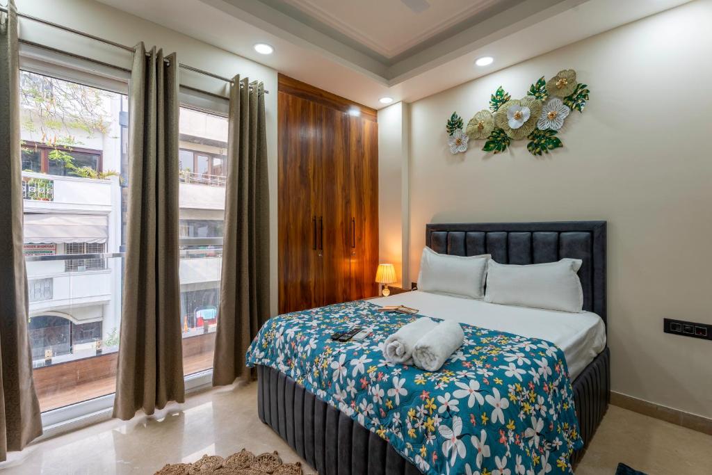 Service Apartment in Saket