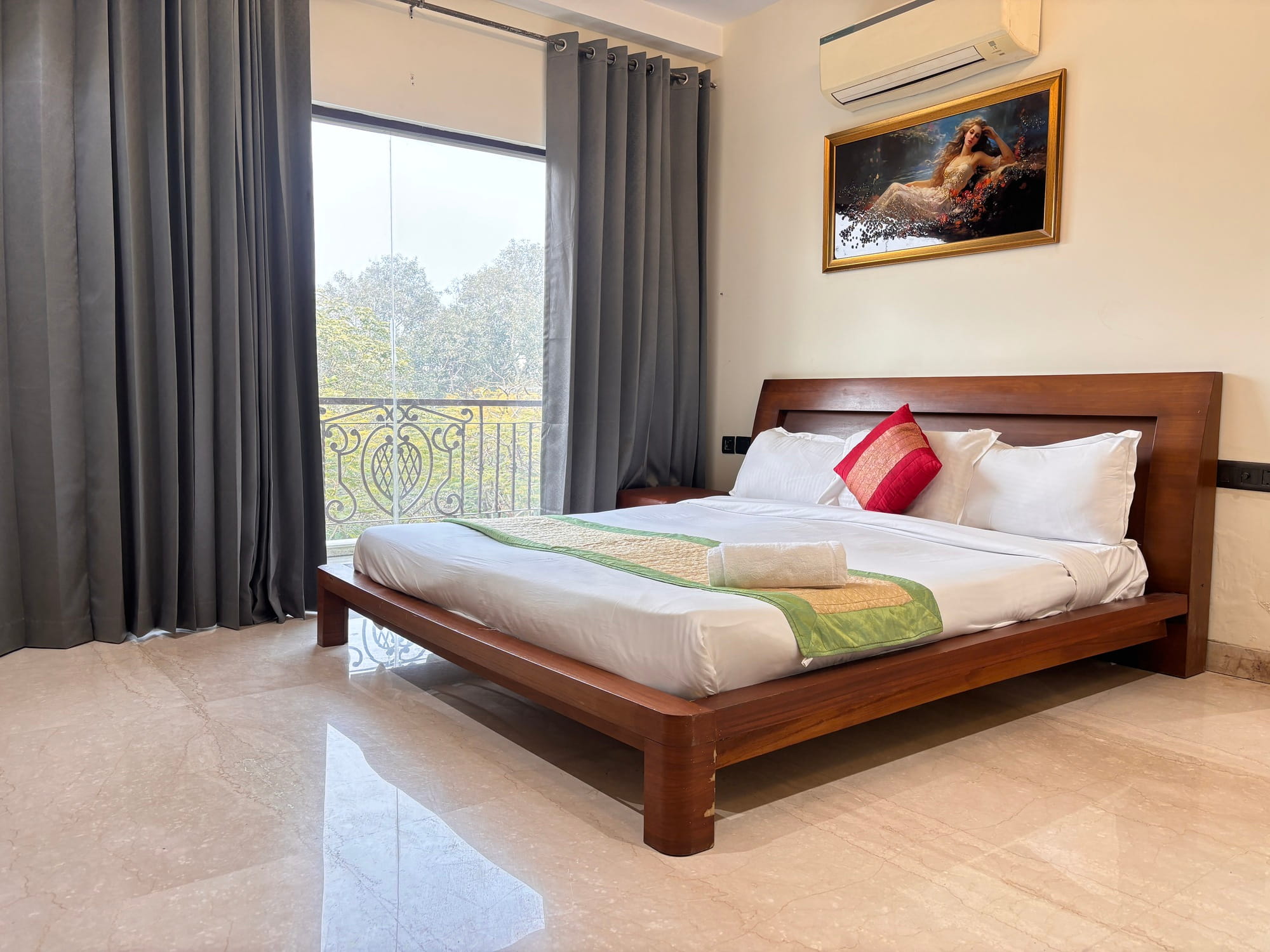 Service Aprtment for Rent in Delhi (1)