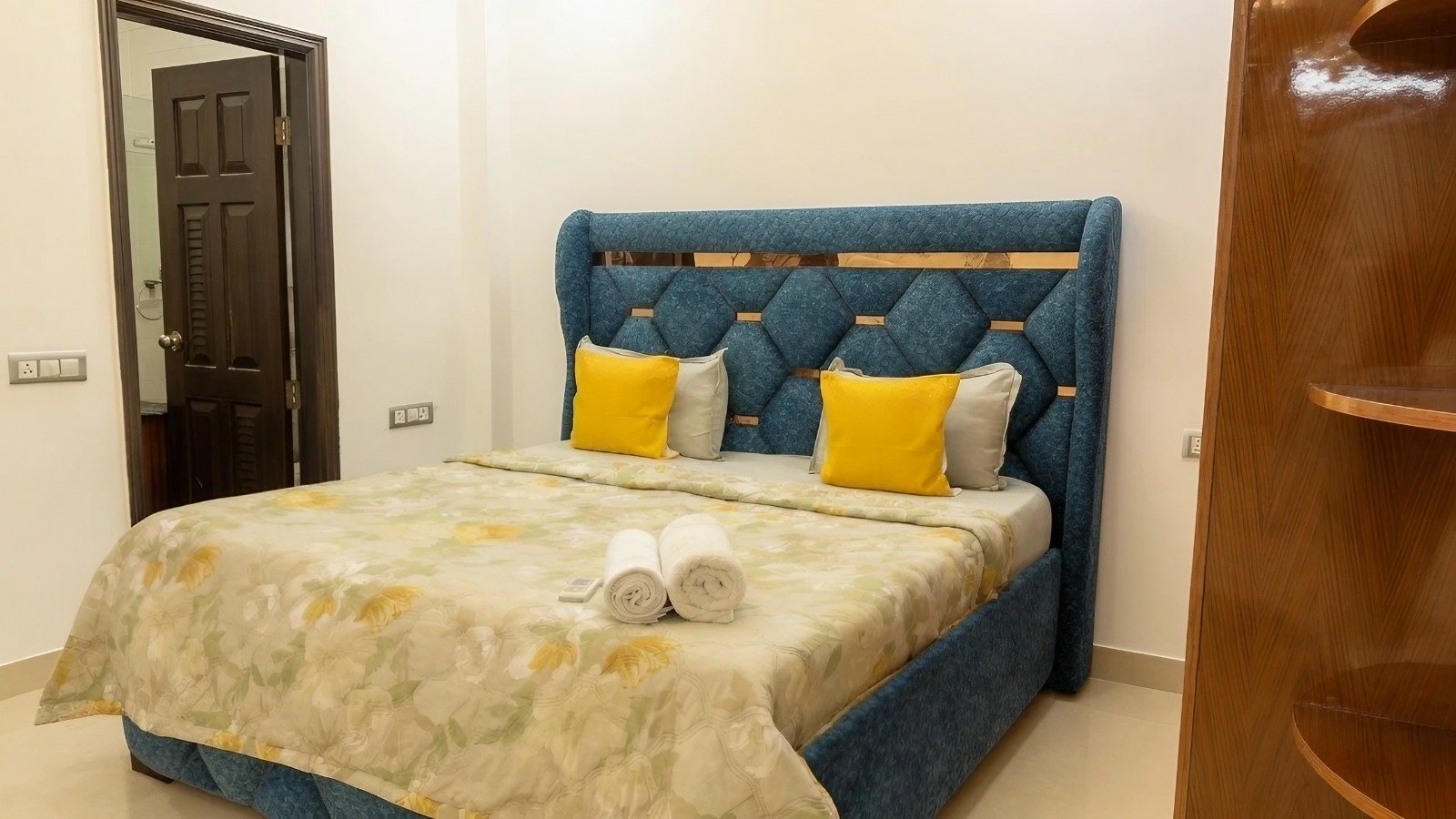 Service apartments in Sarita Vihar, Delhi