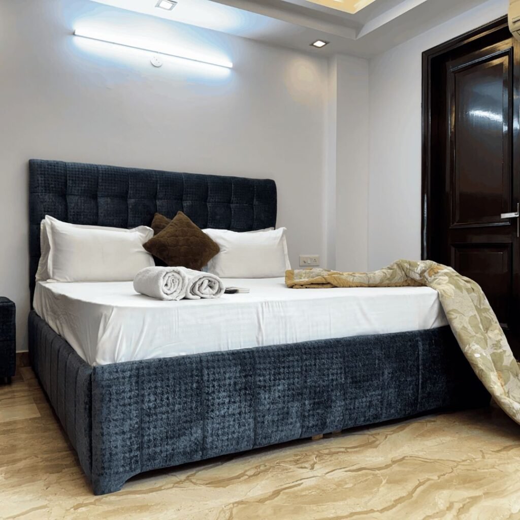 J-215 3BHK Service Apartment — photo 4