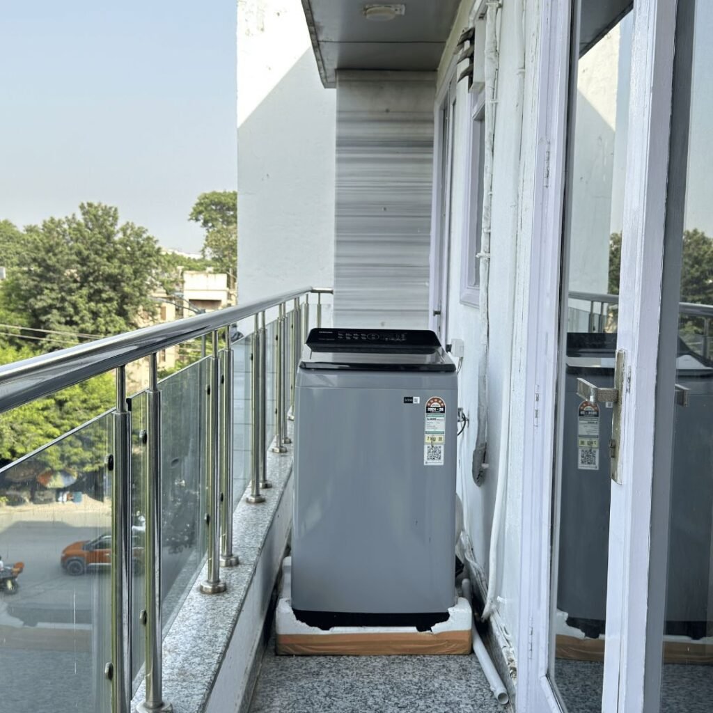 J-215 3BHK Service Apartment — photo 3