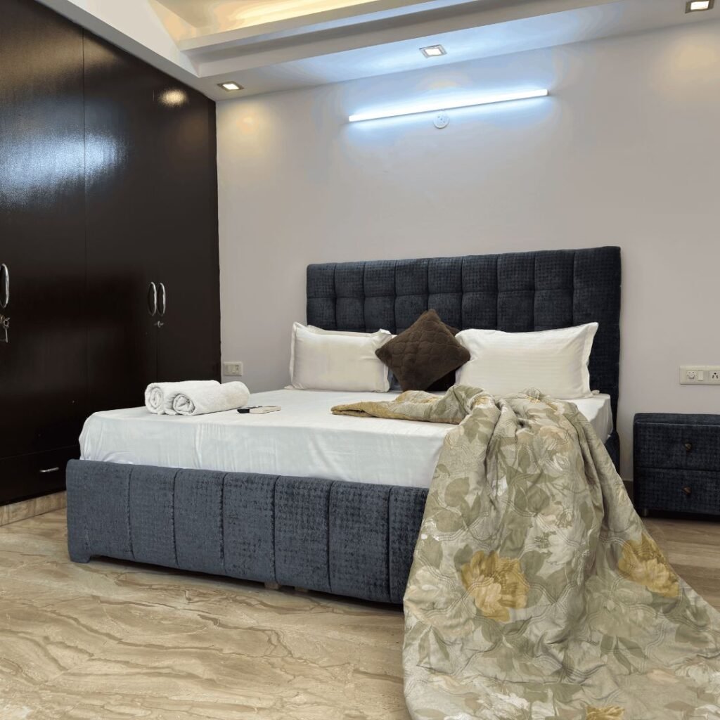 J-215 3BHK Service Apartment — photo 5
