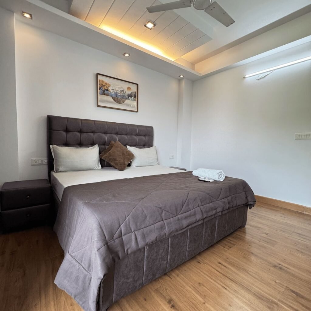 J-215 3BHK Service Apartment — photo 7